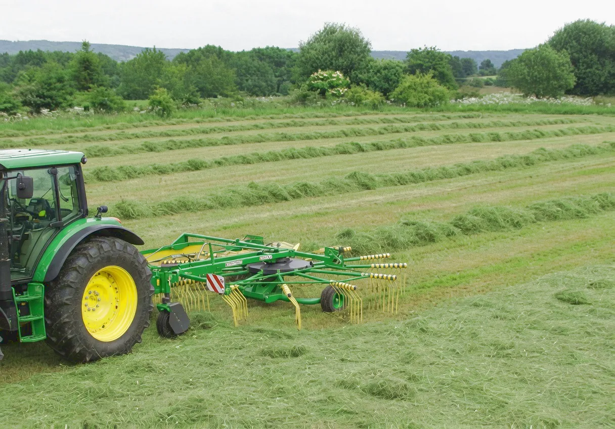 Hay rake transmission field operation UK