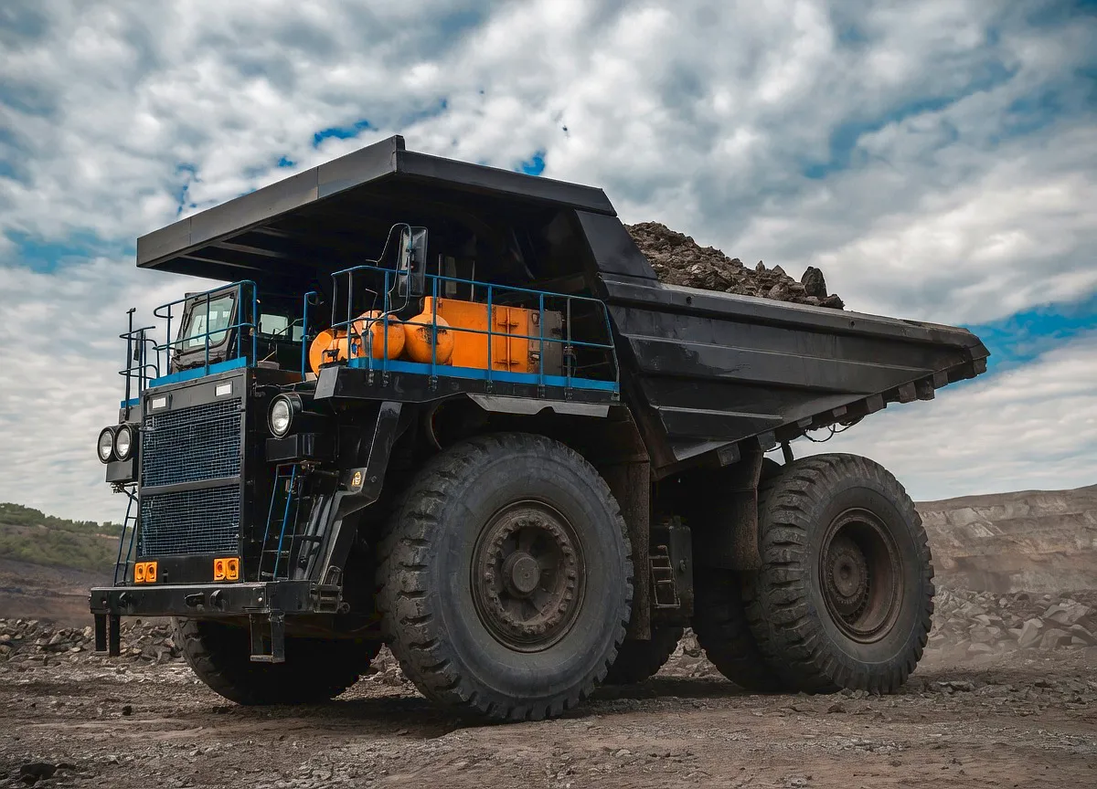 Mining haul truck drivetrain cardan joint application